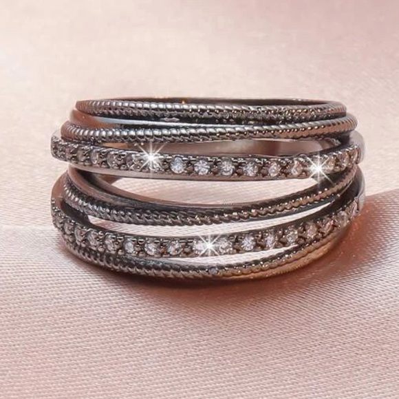 Jewelry - Cubic zirconia decor ring